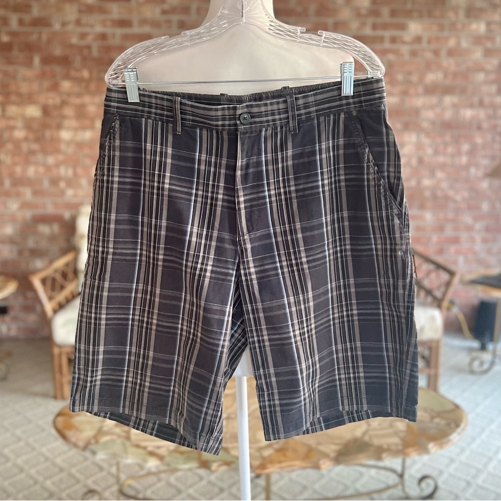 Perry Ellis Men’s Shorts Plaid Gray Preppy Classic Flat Front 32 Waist